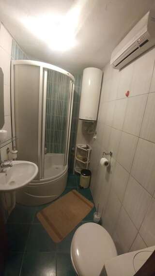 Гостевой дом BellaVistaZmukic Guesthouse Пераст Двухместный номер с 1 кроватью и общей ванной комнатой-9